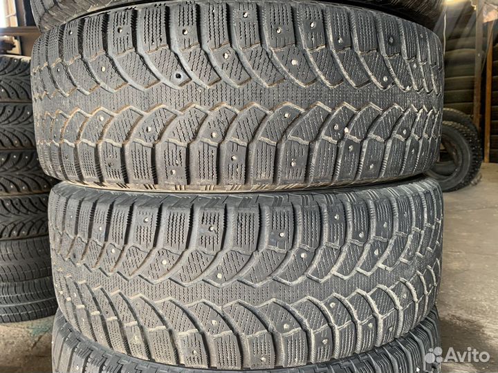 Bridgestone Blizzak Spike-01 215/65 R16