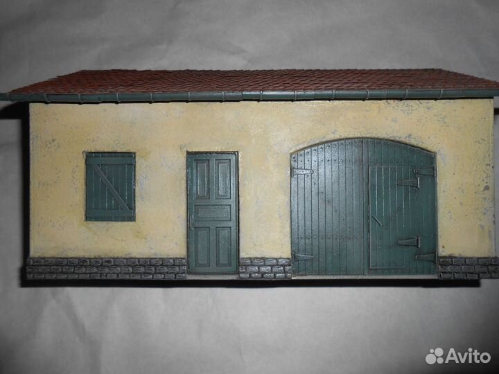 Сборная модель гараж - склад 1\35