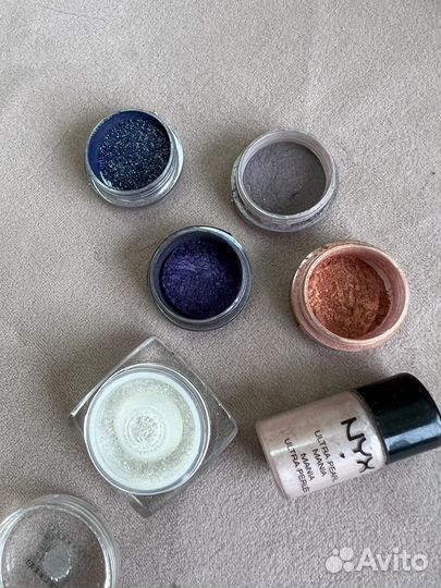 Палитра теней, карандаши, пигменты