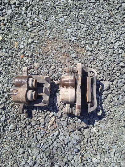 Суппорт передний Mazda Millenia 2.5