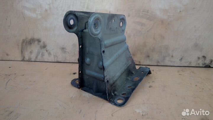 Кронштейн переднего усилителя левый Астра Н