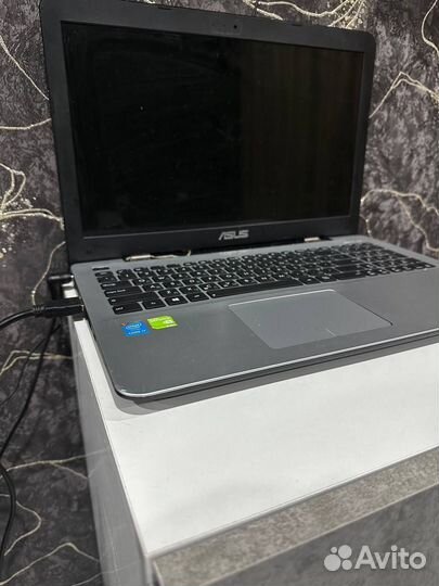 Ноутбук Asus 555