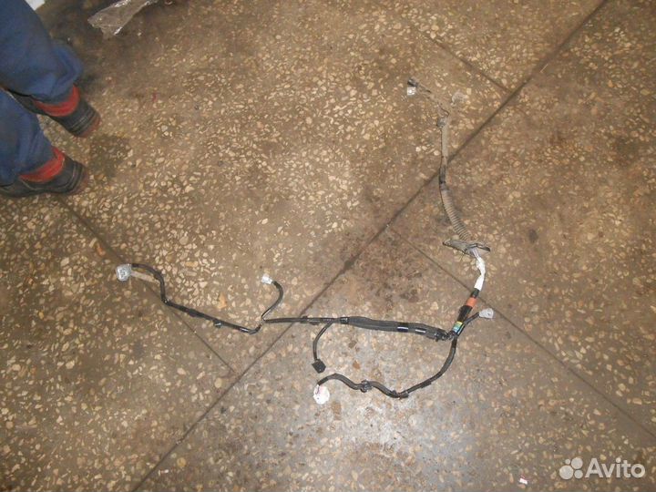 Электропроводка двери багажника нижняя (Lexus LX)