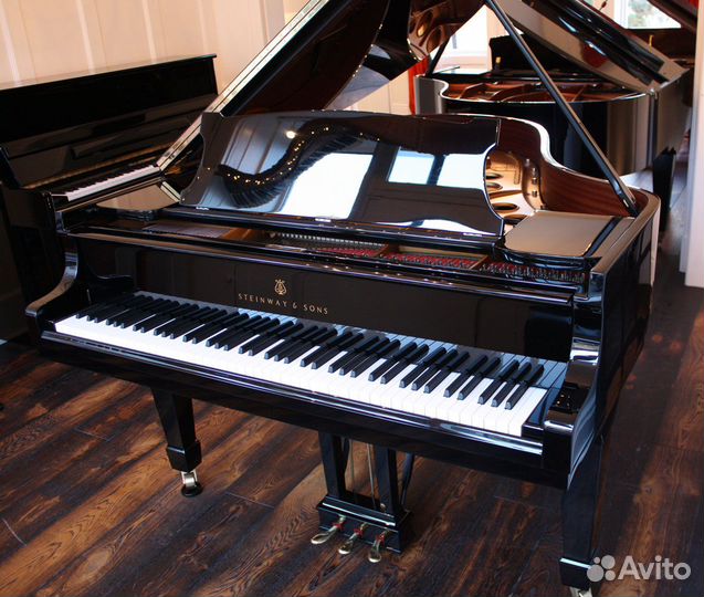 Рояль Steinway and Sons (аксессуары в подарок)
