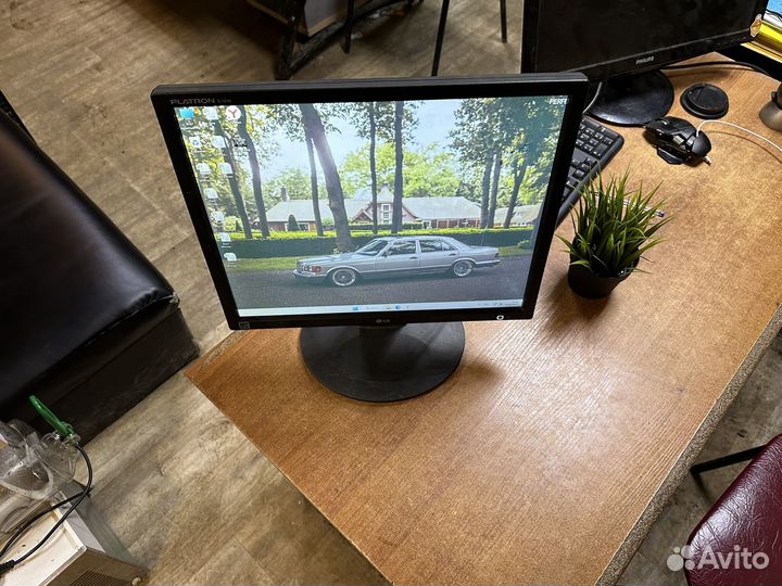 Монитор LG e1910sw