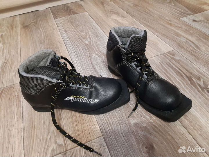 Лыжные ботинки