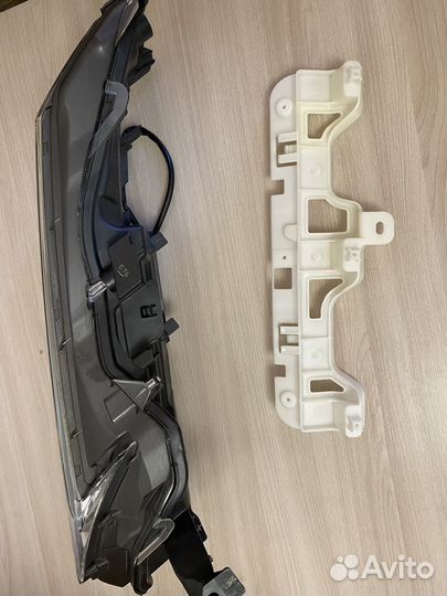 Фара поворотник правая и кронштейн на lexus NX200T