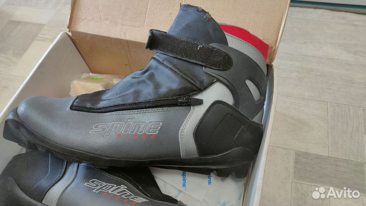 Лыжные ботинки