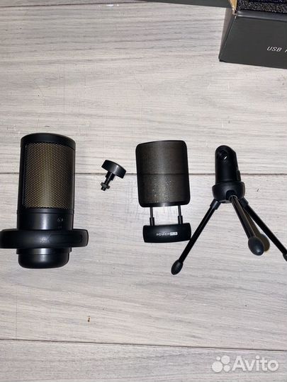 Микрофон универсальный A6V, черный