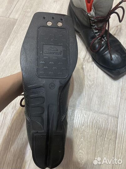 Лыжные ботинки Мотор 39 размер + крепления
