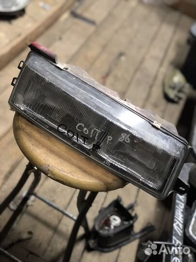 Правая фара Mitsubishi colt