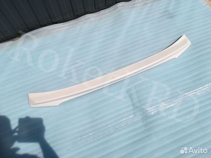 Спойлер под стекло Lexus Lx 570 08 - 2015 год