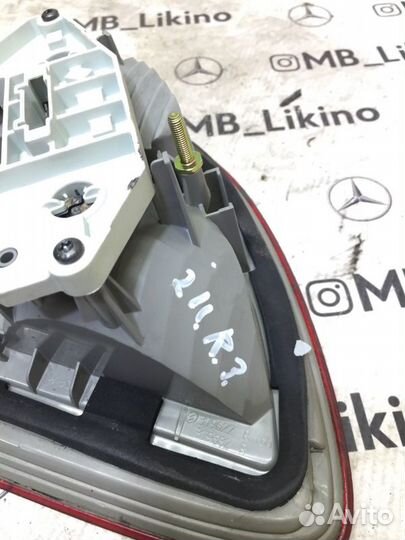 Фонарь правый Mercedes E-Class W211