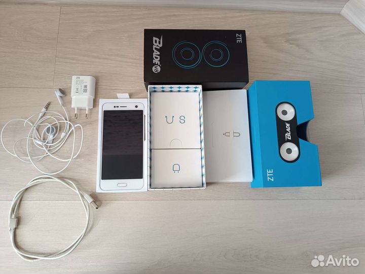 ZTE Blade V8, 3/32 ГБ
