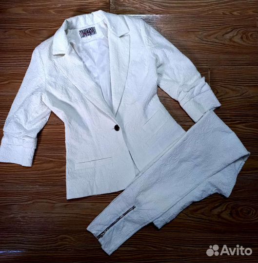 Костюм женский