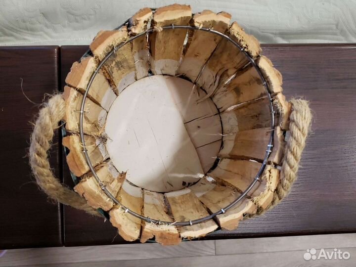 Деревянное кашпо для цветов