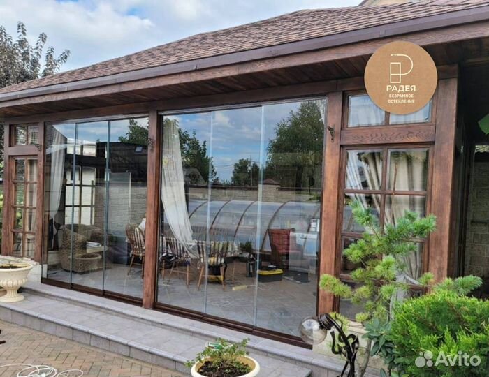 Безрамное остекление веранды