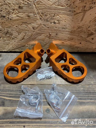 Подножки, пеги на эндуро