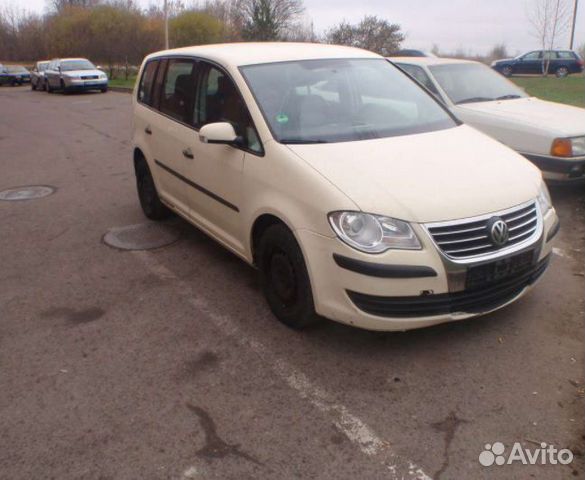 Volkswagen Touran 2008 г по запчастям