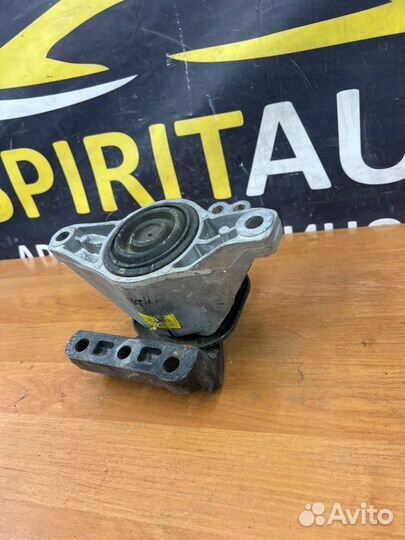 Подушка двигателя правая Kia Sorento 4 4WD D4HE