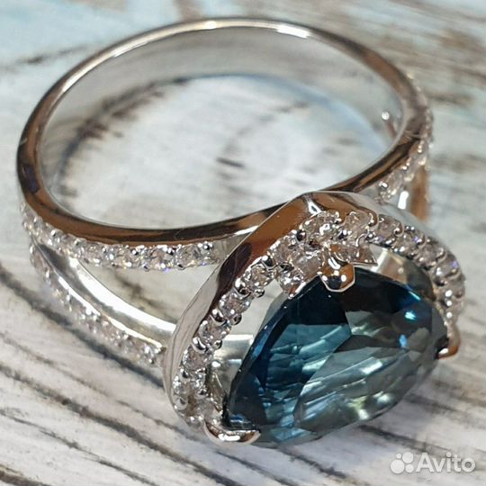 Серебряное кольцо с топазом