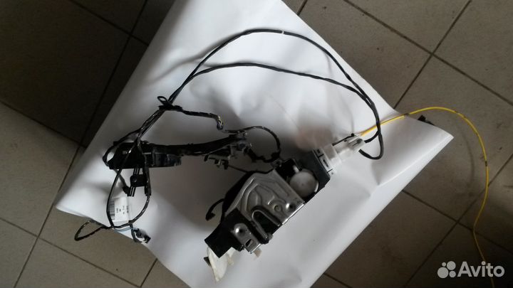 Замок двери Мерседес A2307200835