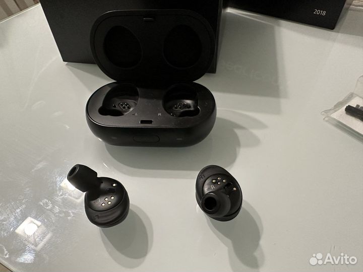 Беспроводные наушники Samsung Gear IconX (2018)