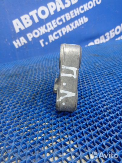 Кронштейн опоры двигателя Opel Astra H купе 2005