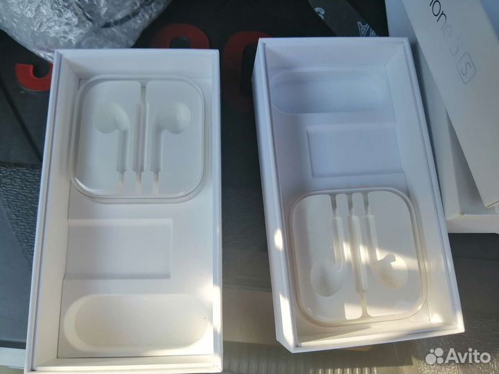 Телефон iPhone коробка