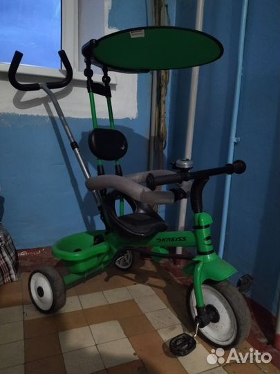 Детский трехколесный велосипед с ручкой