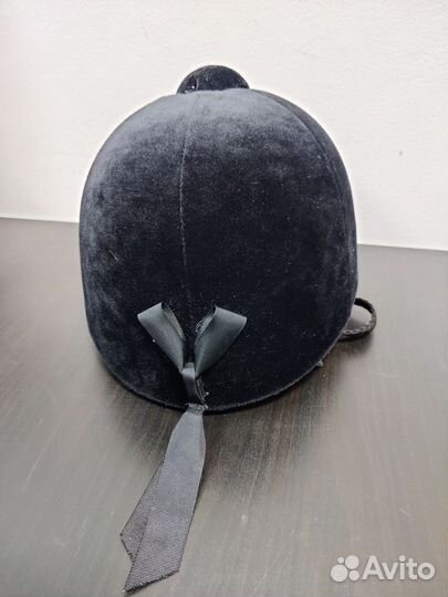 Шлем для верховой езды и конного спорта
