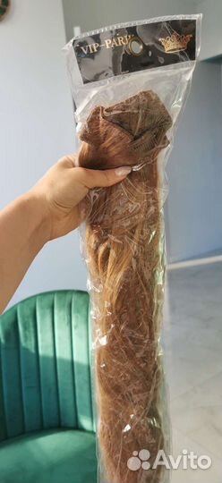 Искусственные пряди волос русого цвета