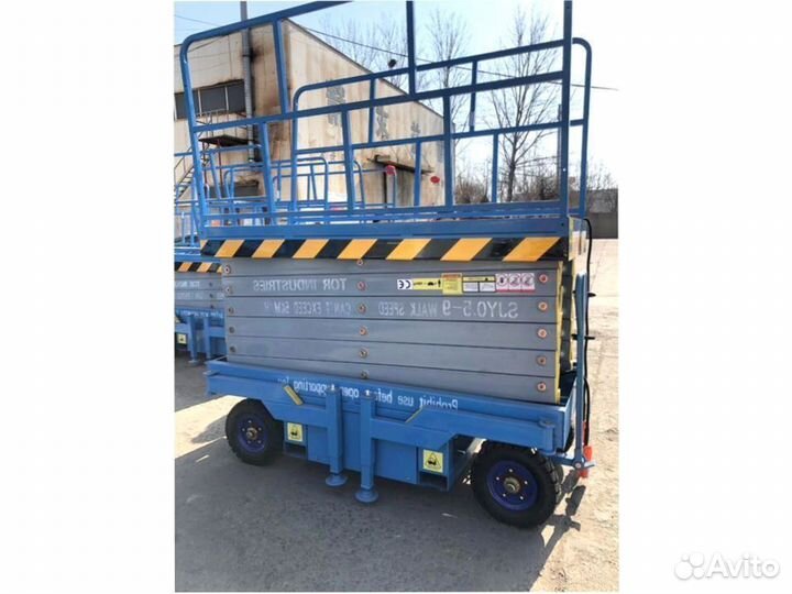 Ножничный подъемник