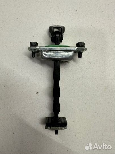 Ограничитель двери передний правый Kia Rio 3