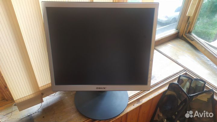 LCD монитор Sony 17