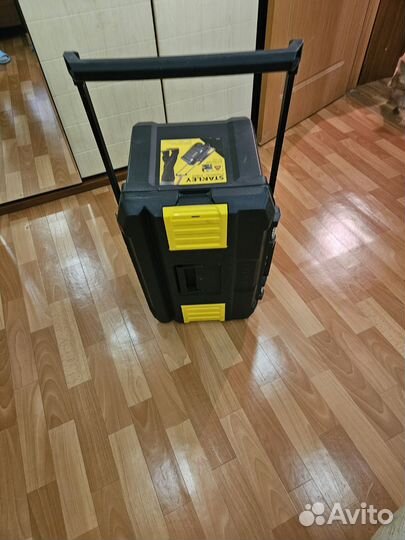 Ящик для инструмента на колёсах Stanley