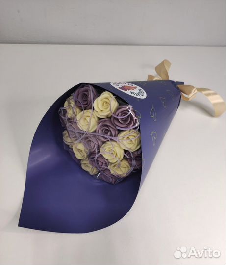 Букет - 19 Роз из Белого Шоколада