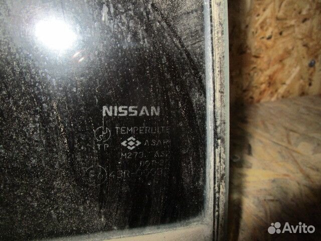 Стекло двери задней левой Nissan Maxima (J30) 1988