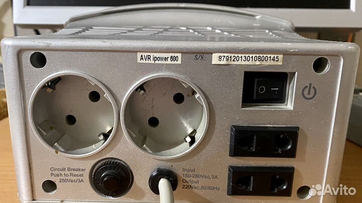 Стабилизатор напряжения Defender AVR iPower 600