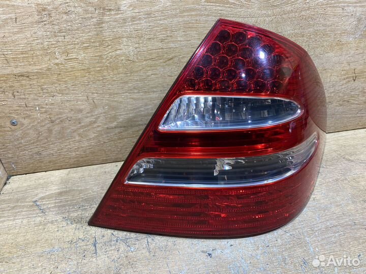 Фонарь правый Mercedes W211 дорест Арт. 111308