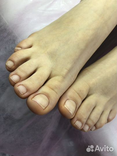 Модель на педикюр