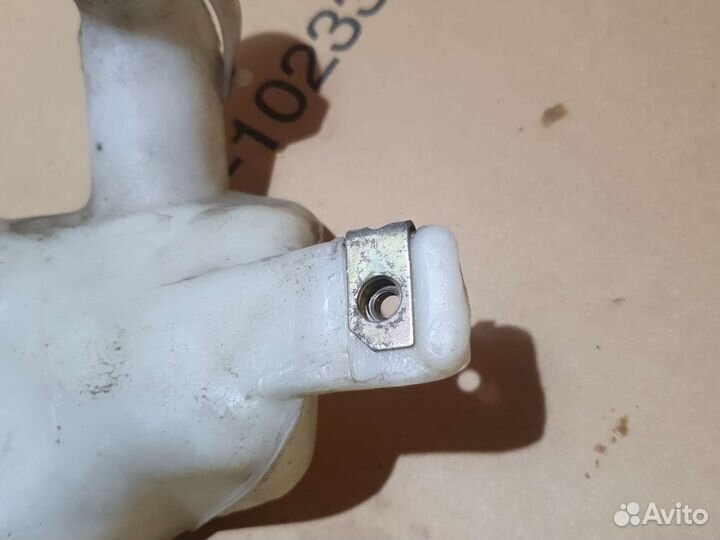 Бачок омывателя заднего стекла Kia Sportage 1