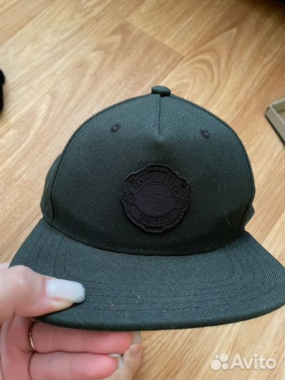 Adidas originals кепка manchester united