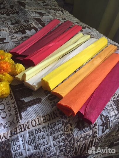 Девять рулонов цветной креповой гофре бумаги