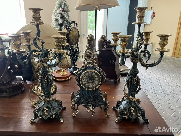 Часы каминные с канделябрами (бронза)