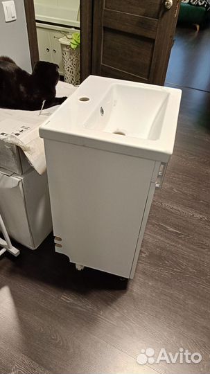 Раковина с тумбой в ванную