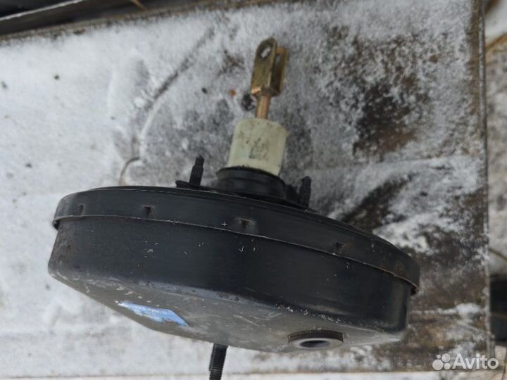 Вакуумный усилитель тормозов Volkswagen