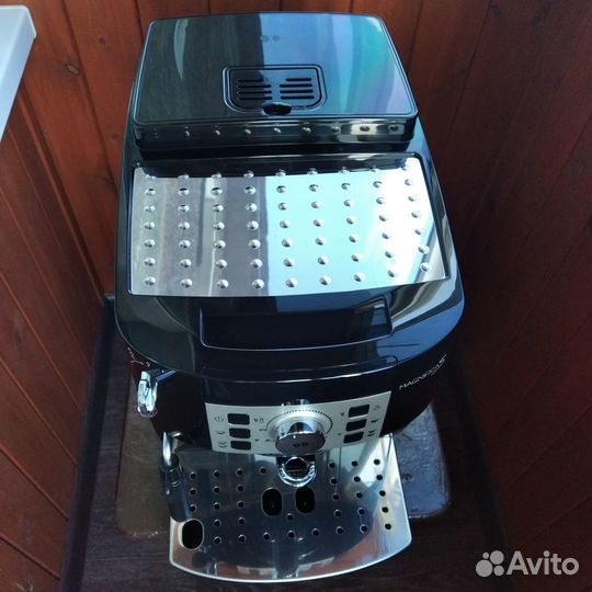 Кофемашина delonghi magnifica s