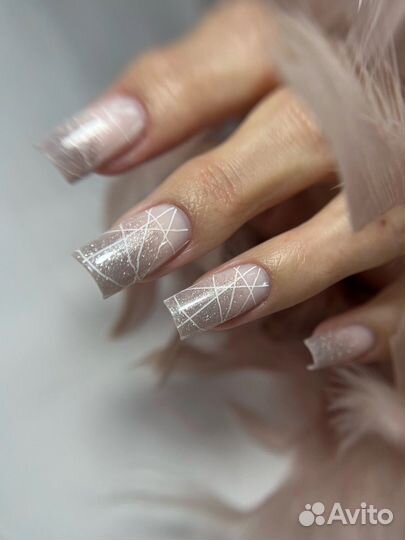 Модель на маникюр