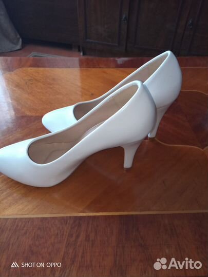 Туфли белые 35 новые, не носили. Натур. кожа